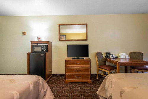 Quality Inn South image 20