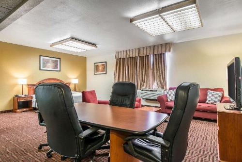 Quality Inn South image 6