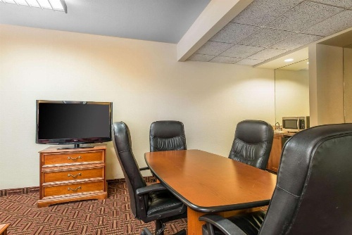 Quality Inn South image 7